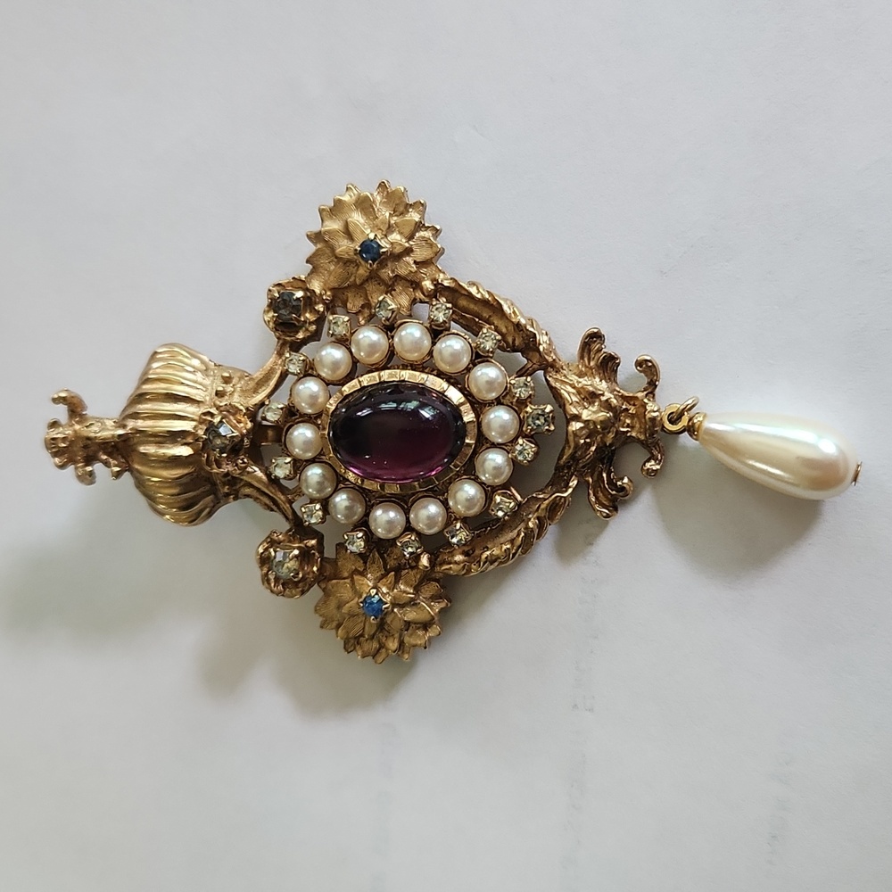 Erwin Pearl Brooch preowned